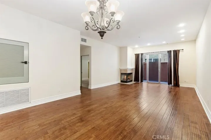 10862 Bloomfield Street 106, Toluca Lake, California 91602