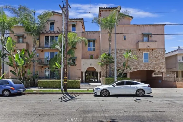 10862 Bloomfield Street 106, Toluca Lake, California 91602
