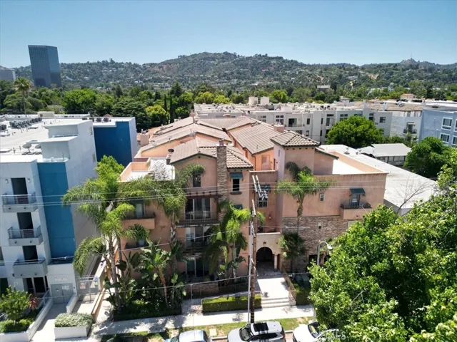 10862 Bloomfield Street 106, Toluca Lake, California 91602