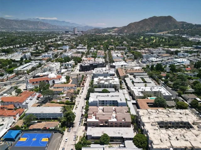 10862 Bloomfield Street 106, Toluca Lake, California 91602