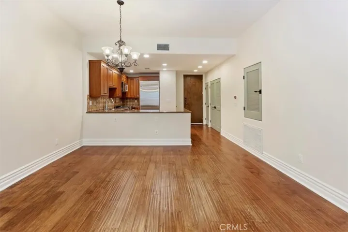 10862 Bloomfield Street 106, Toluca Lake, California 91602