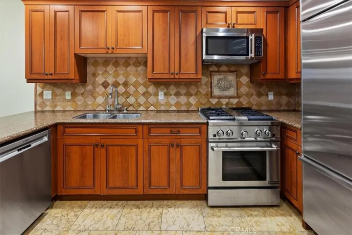 10862 Bloomfield Street 106, Toluca Lake, California 91602