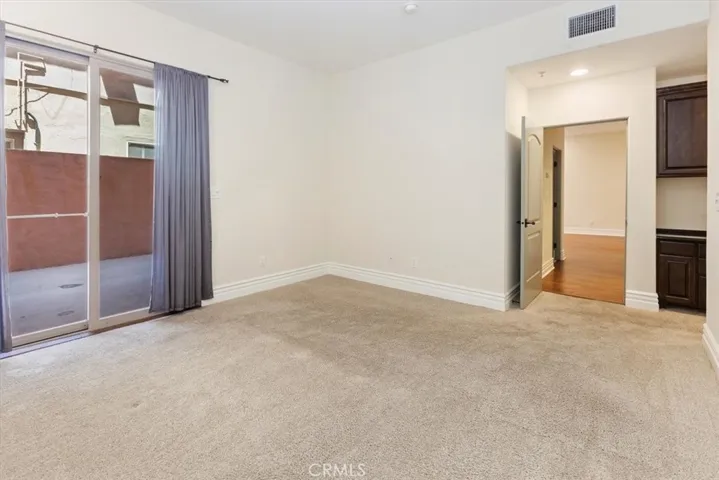 10862 Bloomfield Street 106, Toluca Lake, California 91602