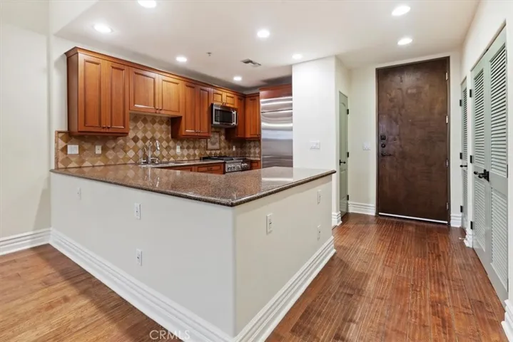 10862 Bloomfield Street 106, Toluca Lake, California 91602