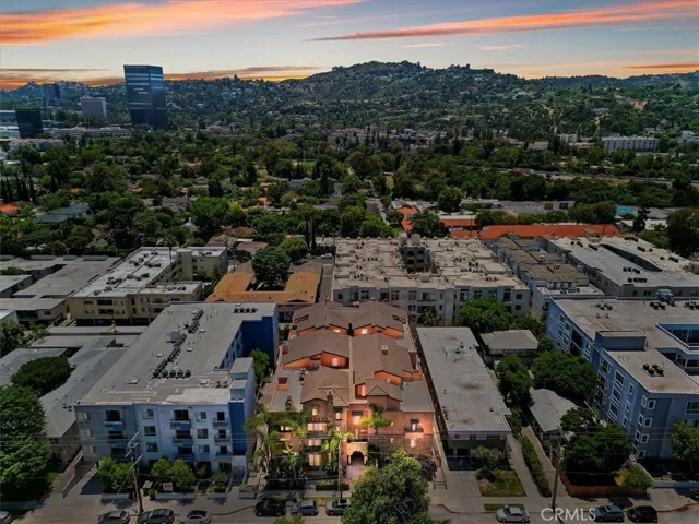 10862 Bloomfield Street 106, Toluca Lake, California 91602