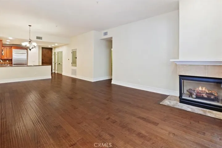 10862 Bloomfield Street 106, Toluca Lake, California 91602