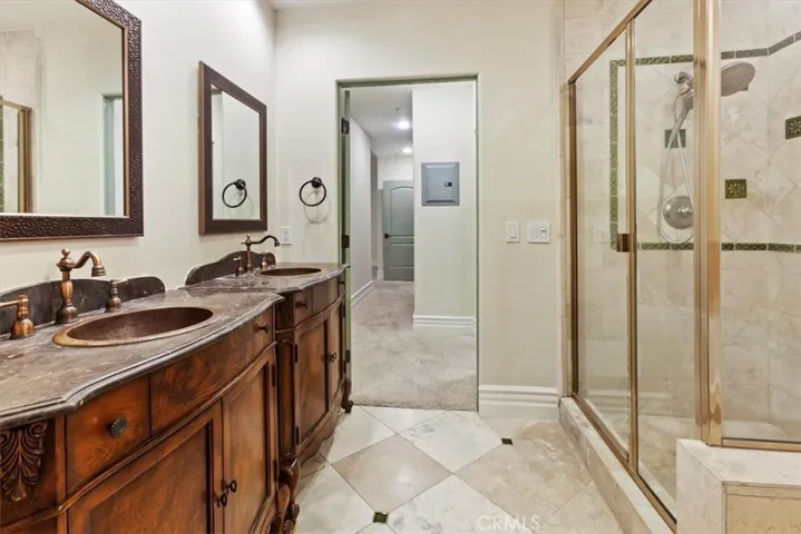 10862 Bloomfield Street 106, Toluca Lake, California 91602