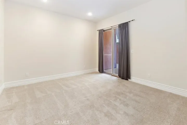 10862 Bloomfield Street 106, Toluca Lake, California 91602