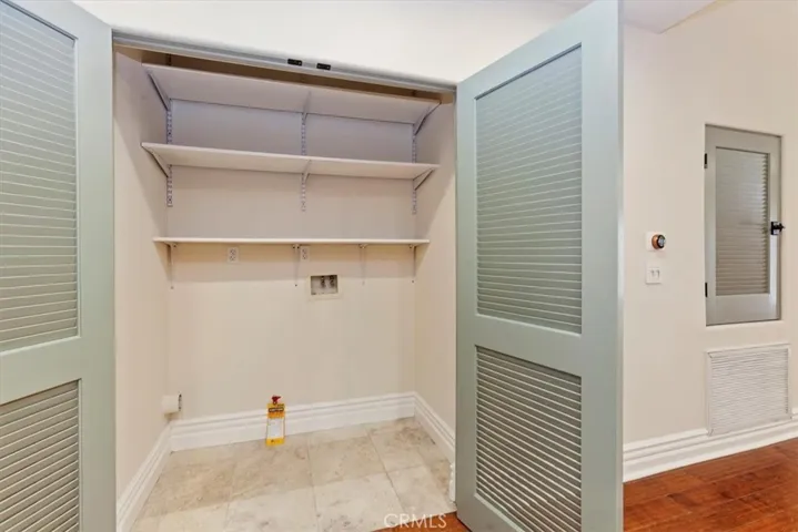 10862 Bloomfield Street 106, Toluca Lake, California 91602