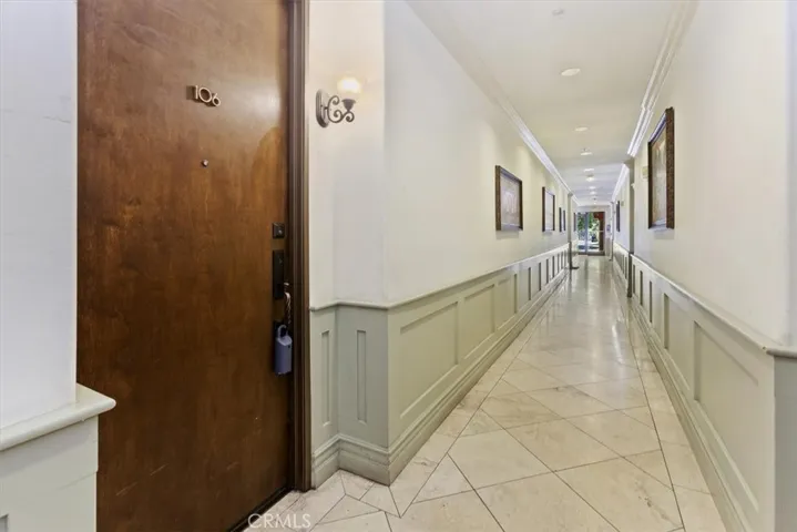 10862 Bloomfield Street 106, Toluca Lake, California 91602