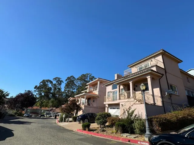 4310 Terrabella Way, Oakland, California 94619