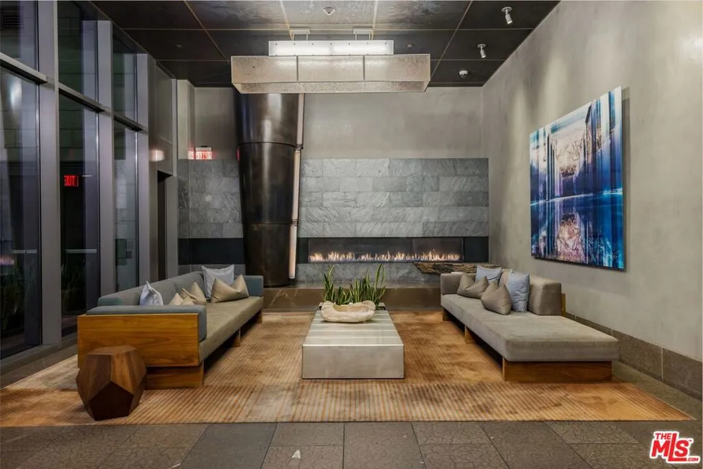 1755 Ocean Avenue 305, Santa Monica, California 90401 home-pic-15