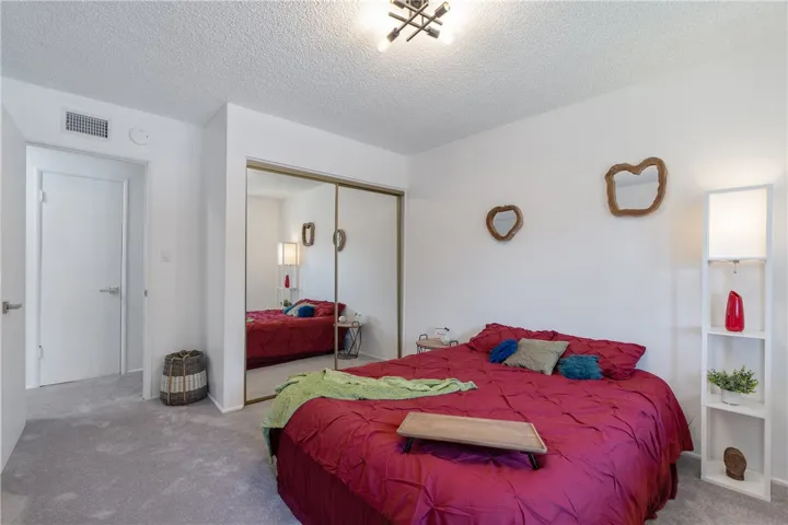 Mid bedroom.