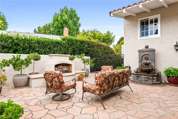 2038 Vista Cajon, Newport Beach, California 92660