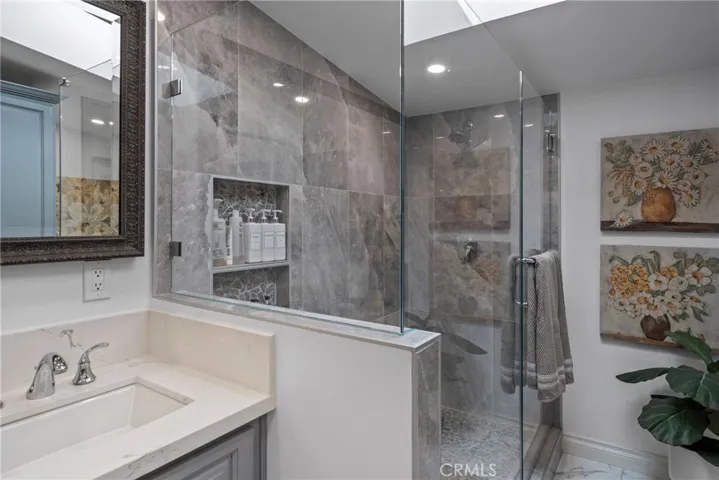 2038 Vista Cajon, Newport Beach, California 92660