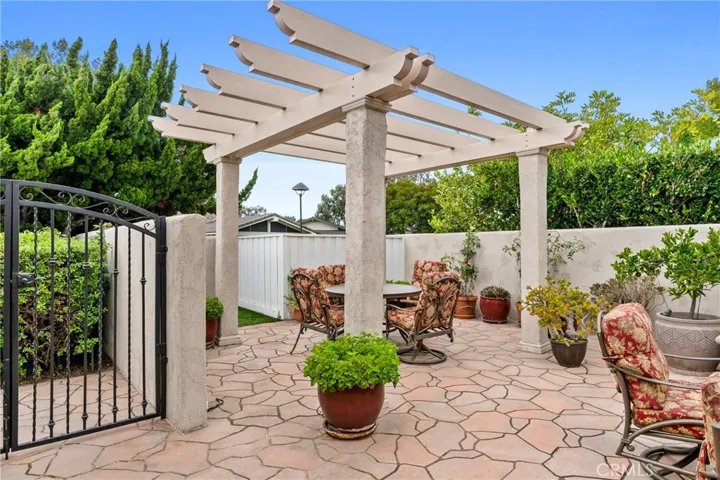 2038 Vista Cajon, Newport Beach, California 92660