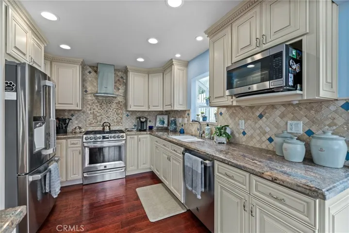 2038 Vista Cajon, Newport Beach, California 92660