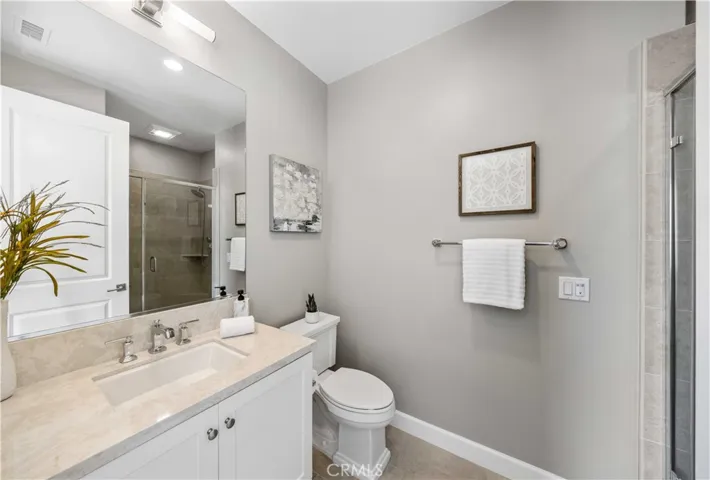 Main floor suite full bath