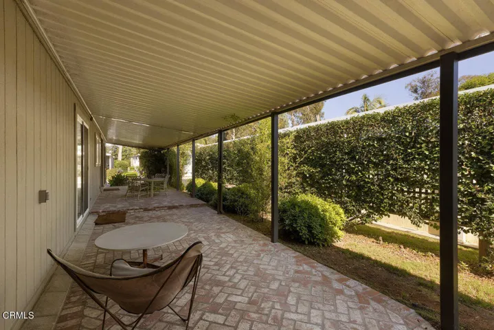 #32 Side Patio Entry