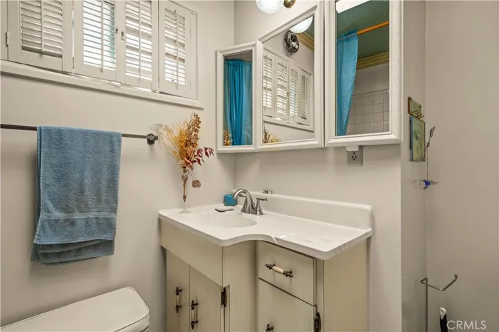 Common Bathroom 2