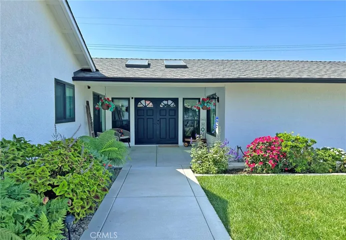 Light and bright front entry with skylights provided room for outdoor seating, double door entry with large side windows provided lots on natural light for the indoor area. Automatic front light and automated sprinkler system enhance front of home living and entertaining.