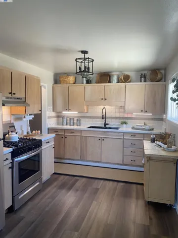 16185 Via Del Robles, San Lorenzo, California 94580