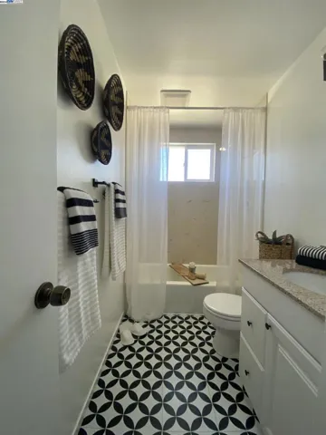 16185 Via Del Robles, San Lorenzo, California 94580