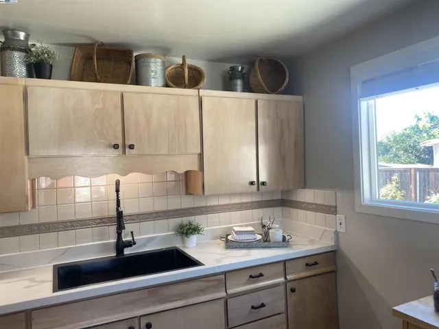 16185 Via Del Robles, San Lorenzo, California 94580