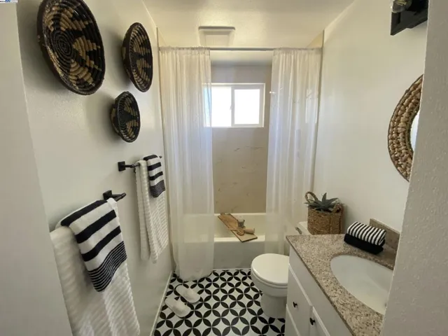 16185 Via Del Robles, San Lorenzo, California 94580