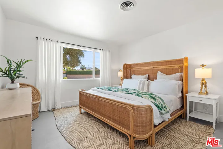 165 S Avenida Elenora, Palm Springs, California 92262