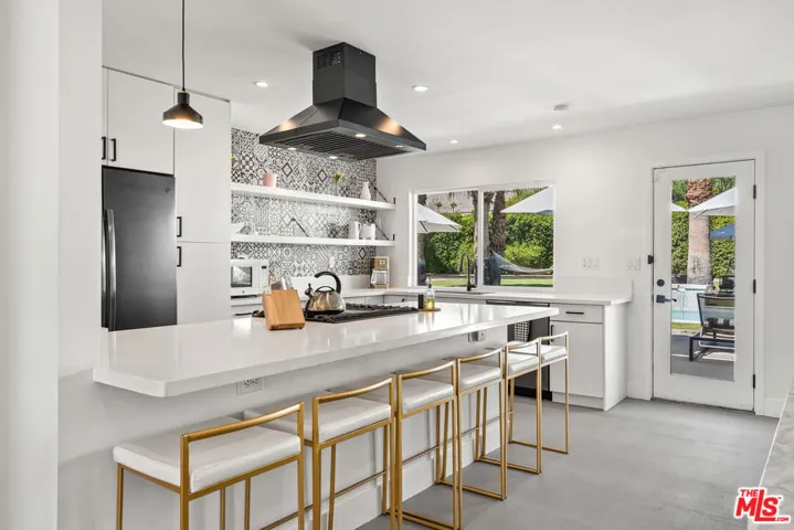 165 S Avenida Elenora, Palm Springs, California 92262