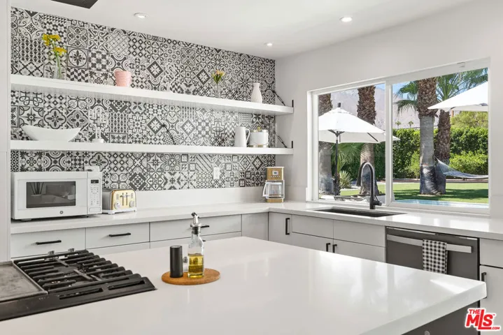 165 S Avenida Elenora, Palm Springs, California 92262