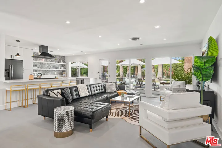 165 S Avenida Elenora, Palm Springs, California 92262