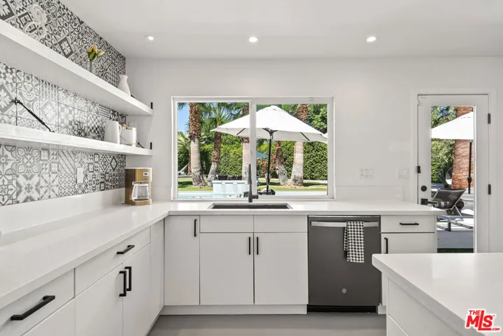 165 S Avenida Elenora, Palm Springs, California 92262