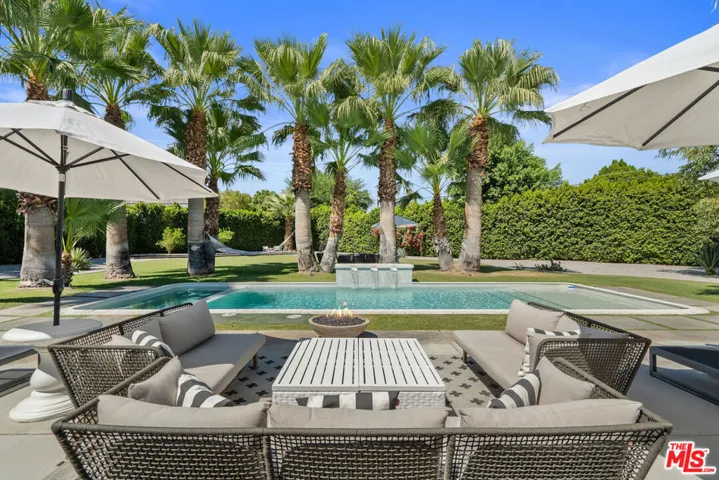 165 S Avenida Elenora, Palm Springs, California 92262