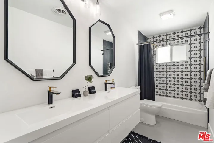 165 S Avenida Elenora, Palm Springs, California 92262