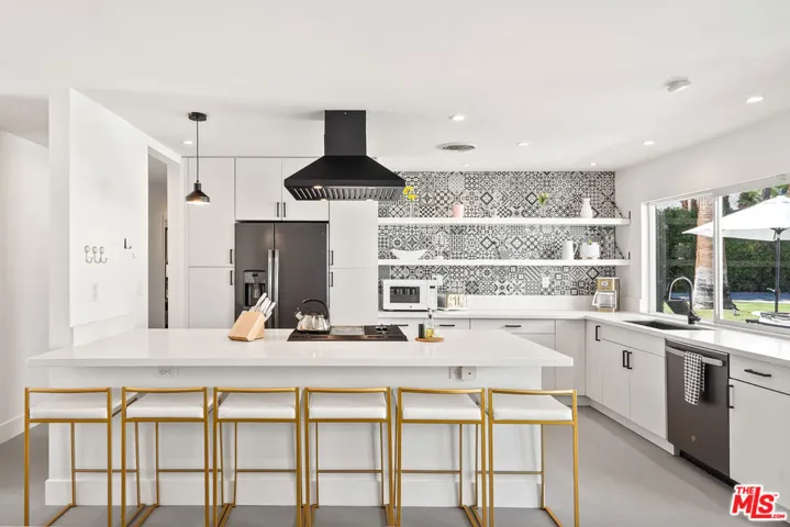 165 S Avenida Elenora, Palm Springs, California 92262