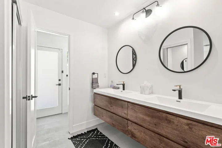 165 S Avenida Elenora, Palm Springs, California 92262