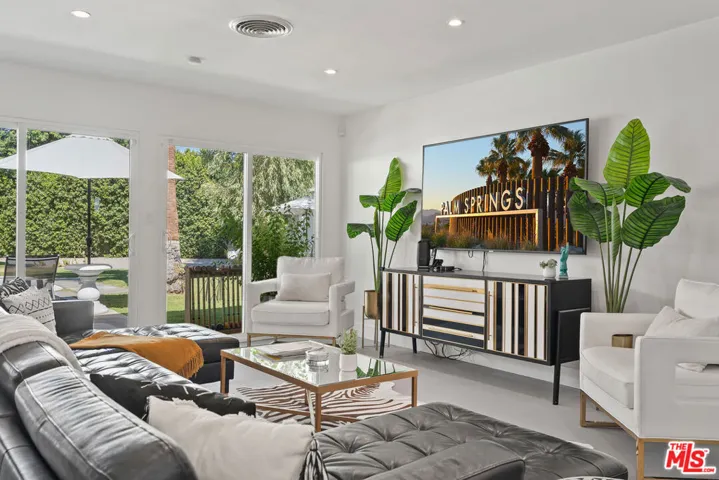 165 S Avenida Elenora, Palm Springs, California 92262