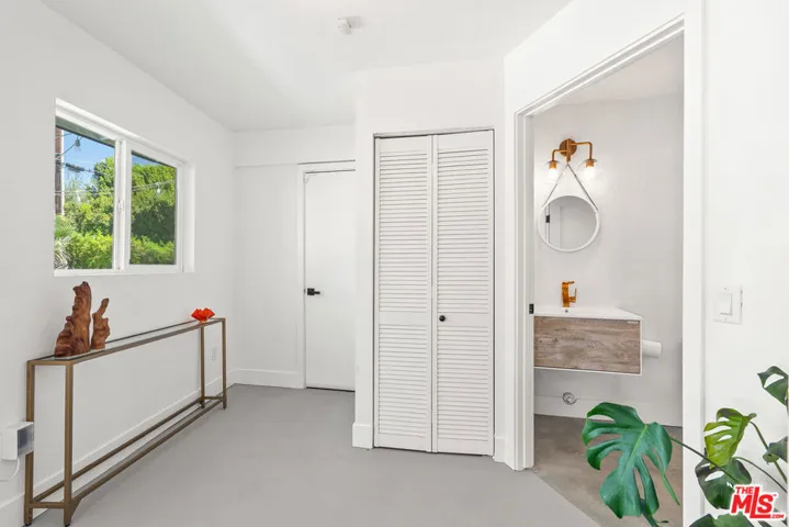 165 S Avenida Elenora, Palm Springs, California 92262