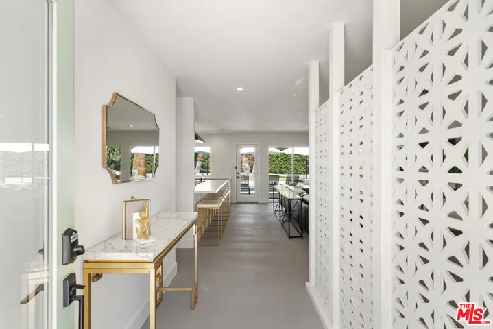 165 S Avenida Elenora, Palm Springs, California 92262