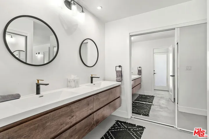 165 S Avenida Elenora, Palm Springs, California 92262