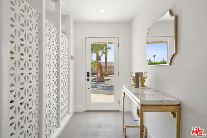 165 S Avenida Elenora, Palm Springs, California 92262
