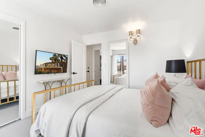 165 S Avenida Elenora, Palm Springs, California 92262
