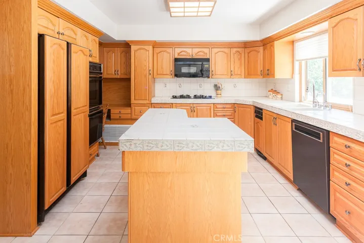 6439 Antigua Place, West Hills, California 91307