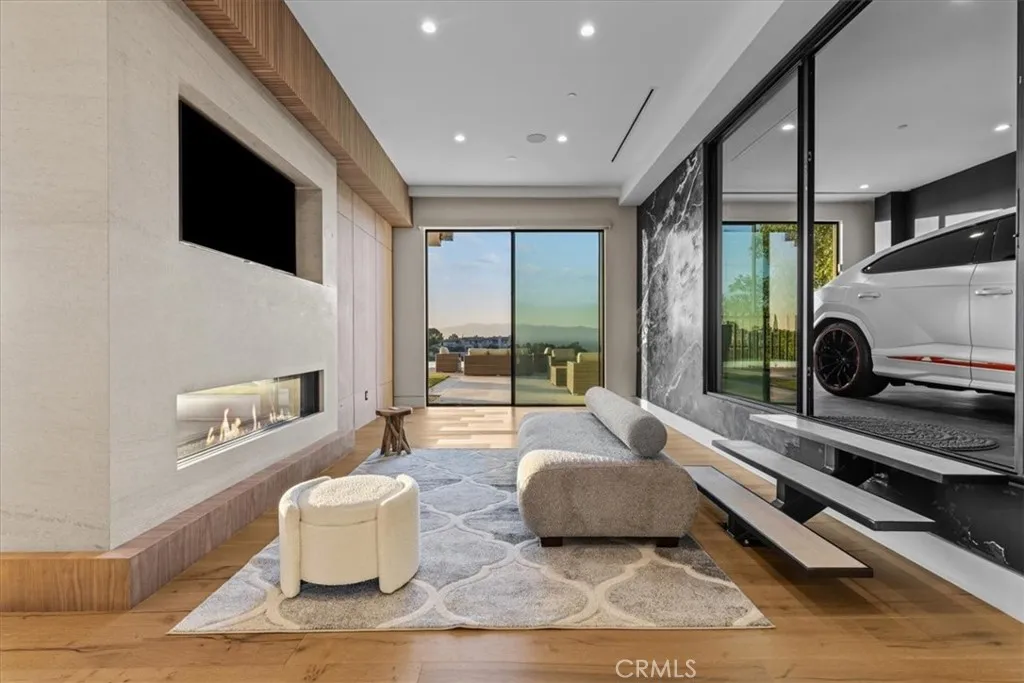 4125 Royal Crest Place, Encino, California 91436 home-pic-15