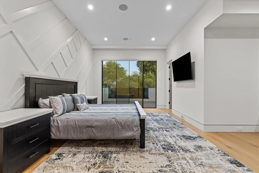 4125 Royal Crest Place, Encino, California 91436 home-pic-27