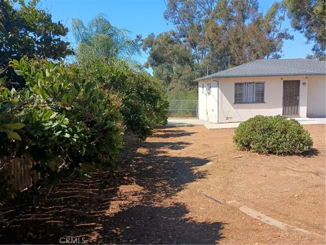 Overlooking the left side yard