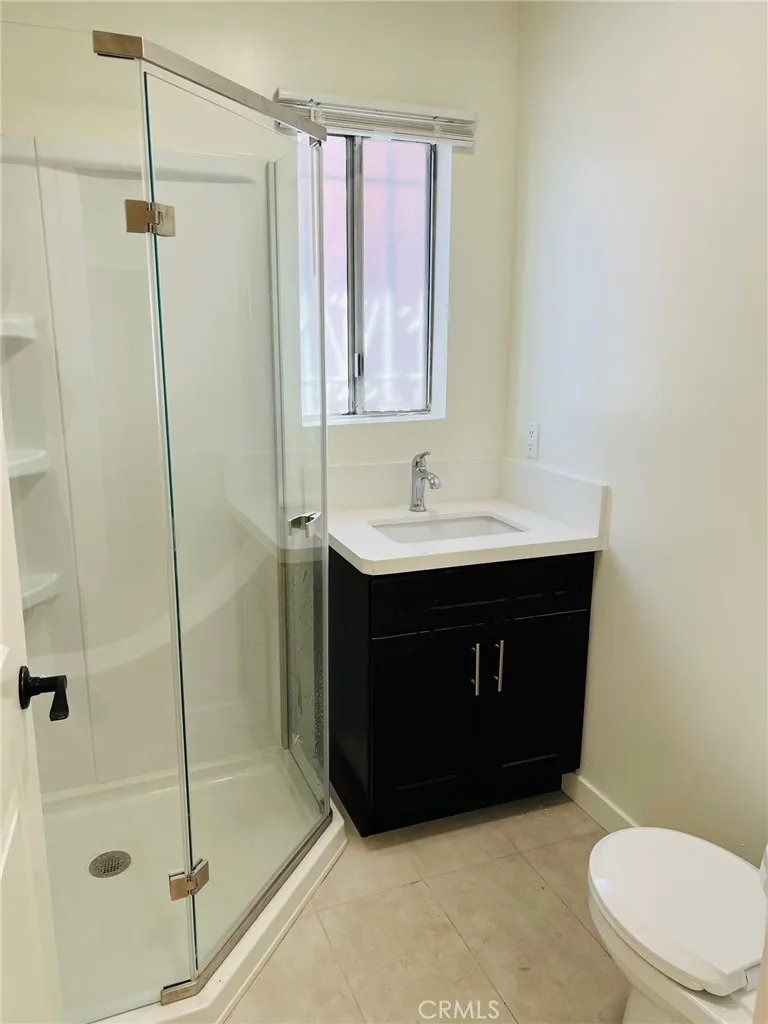4920 4922 W Fountain Avenue, Los Angeles, California 90029 home-pic-10