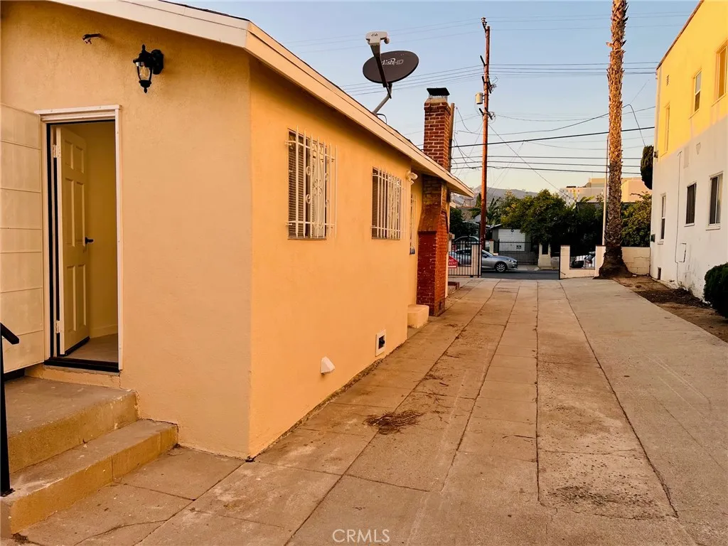 4920 4922 W Fountain Avenue, Los Angeles, California 90029 home-pic-3